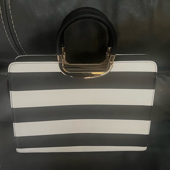 Black & White Striped Leather Purse w/ Zipper Closure and Gold Metal Detailing - Picture 6 of 10